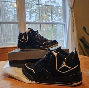 Jordan Courtside Sneaker